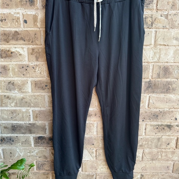 VUORI Set
Halo Performance Hoodie 2.0 & Performance Jogger Black Sz XL - Picture 7 of 12
